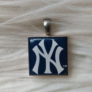 NEW LIFETILES by WINCRAFT - NY Yankees Wood/Enamel/Silver Pendant .75 inches